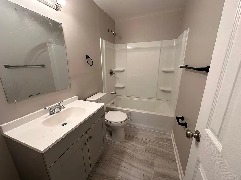 3421 Gardner St #B — Photo 4
