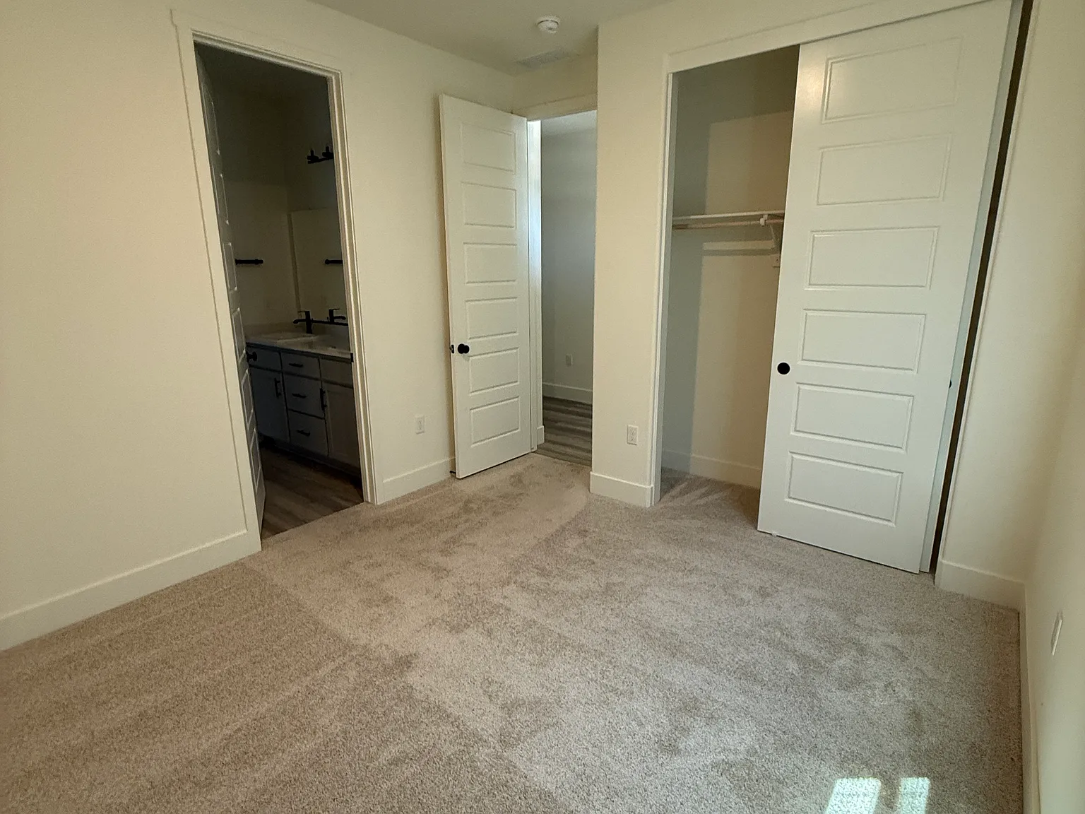 4 bed, 1842 sqft, $2,800 — Photo 2