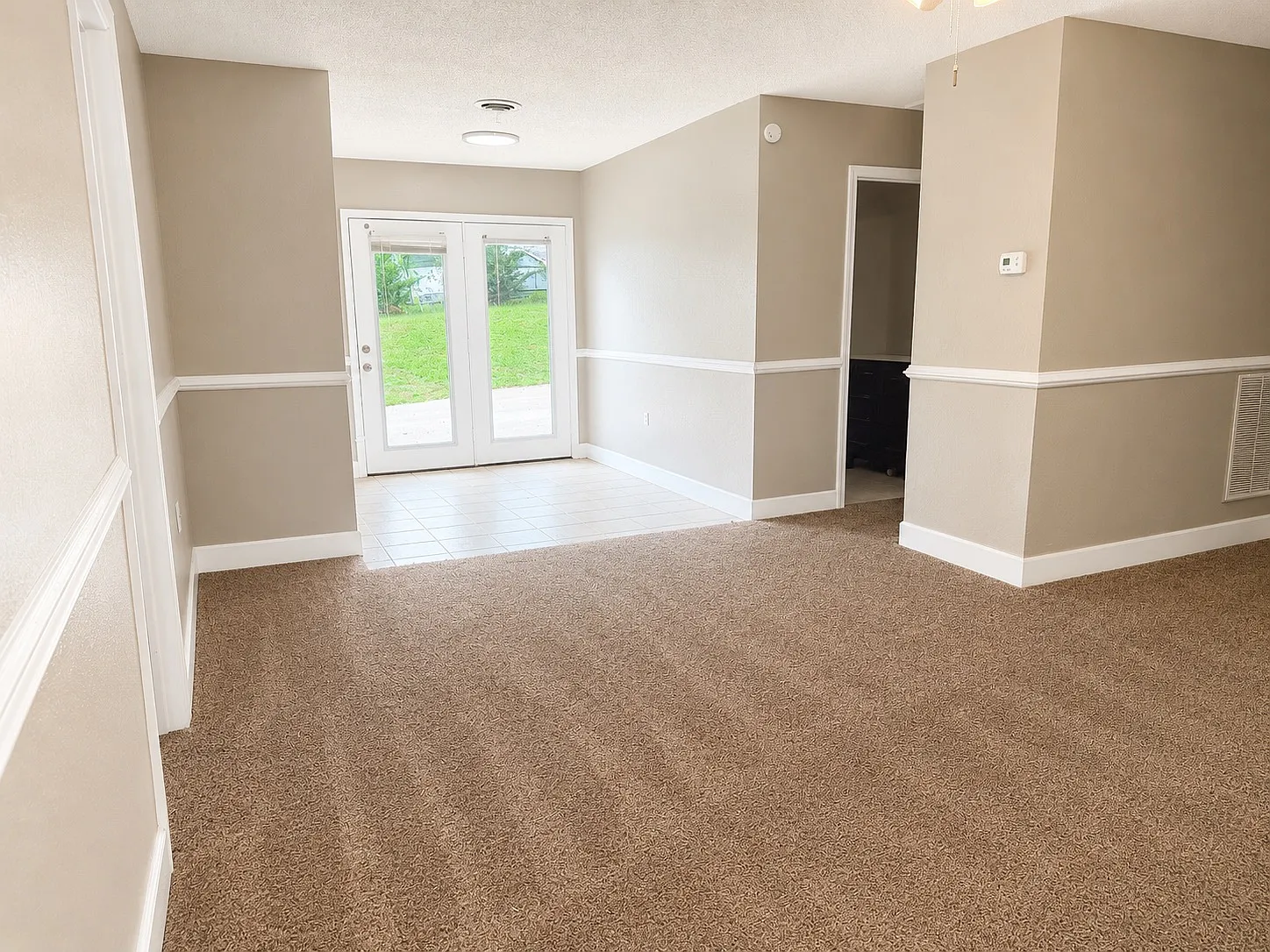 Holiday Hills Apartments — Photo 3