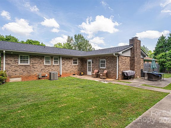 5th image of 4118 Greenhaven Ln