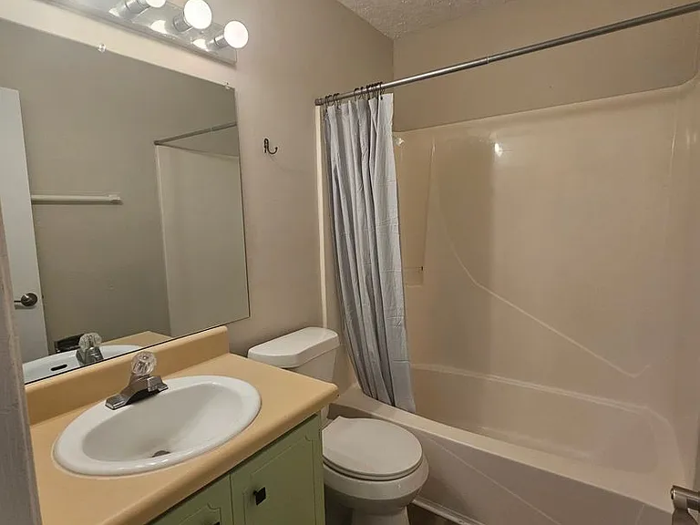 718 S Gay Ave — Photo 2