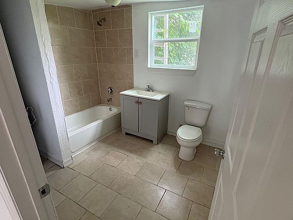 3rd image of 702 Rosedale St #2