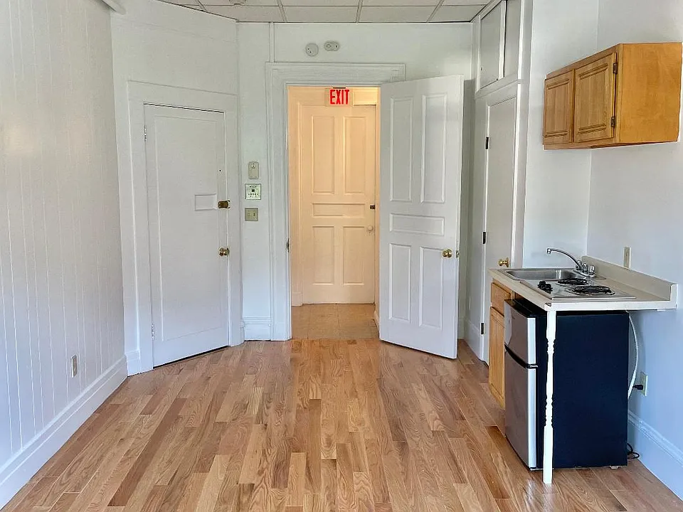 248 Newbury St #4