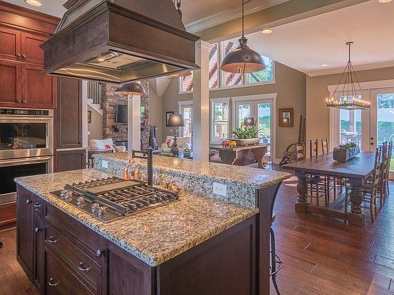 3rd image of 210 Deerfield Cir