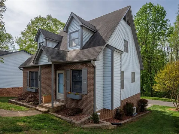 620 Lantern Ridge Dr, Winston Salem, NC 27104