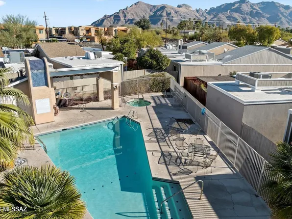 6304 N Willowbrook Dr, Tucson, AZ 85704