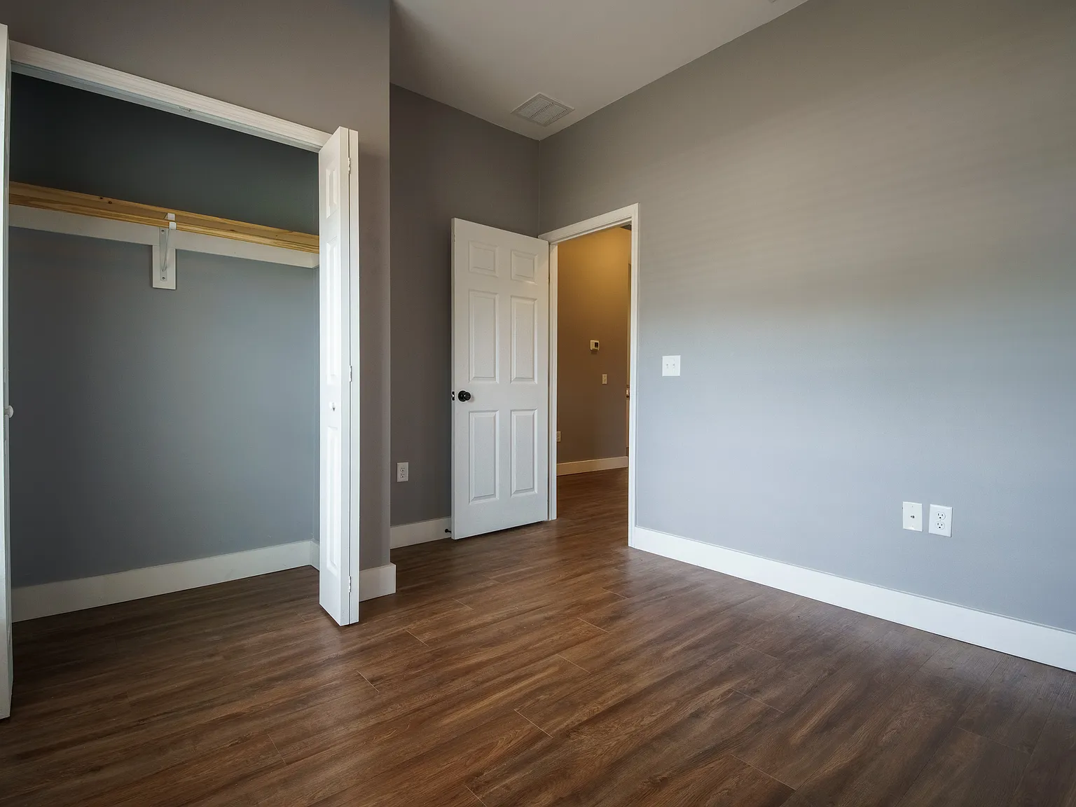 3 bed, 1296 sqft, $2,100 — Photo 4