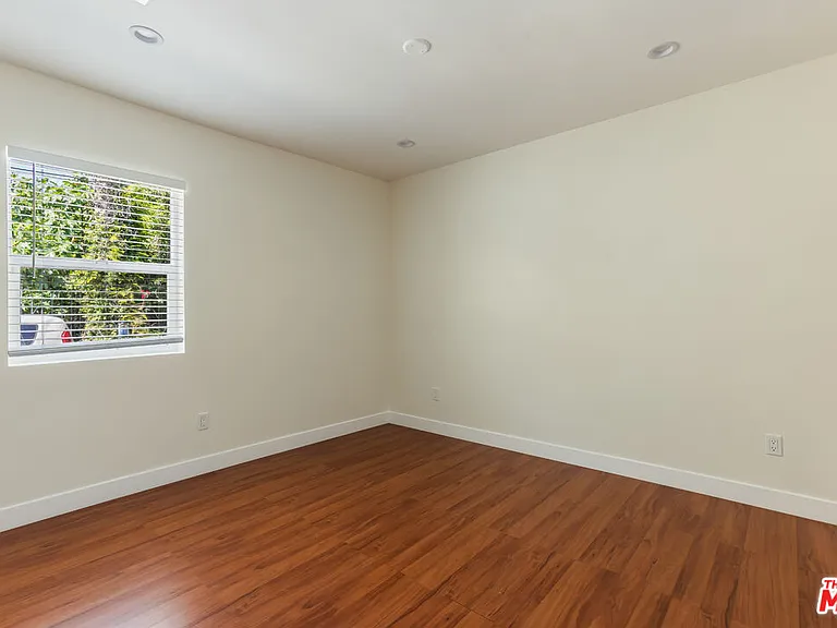 1206 N Beachwood Dr — Photo 11