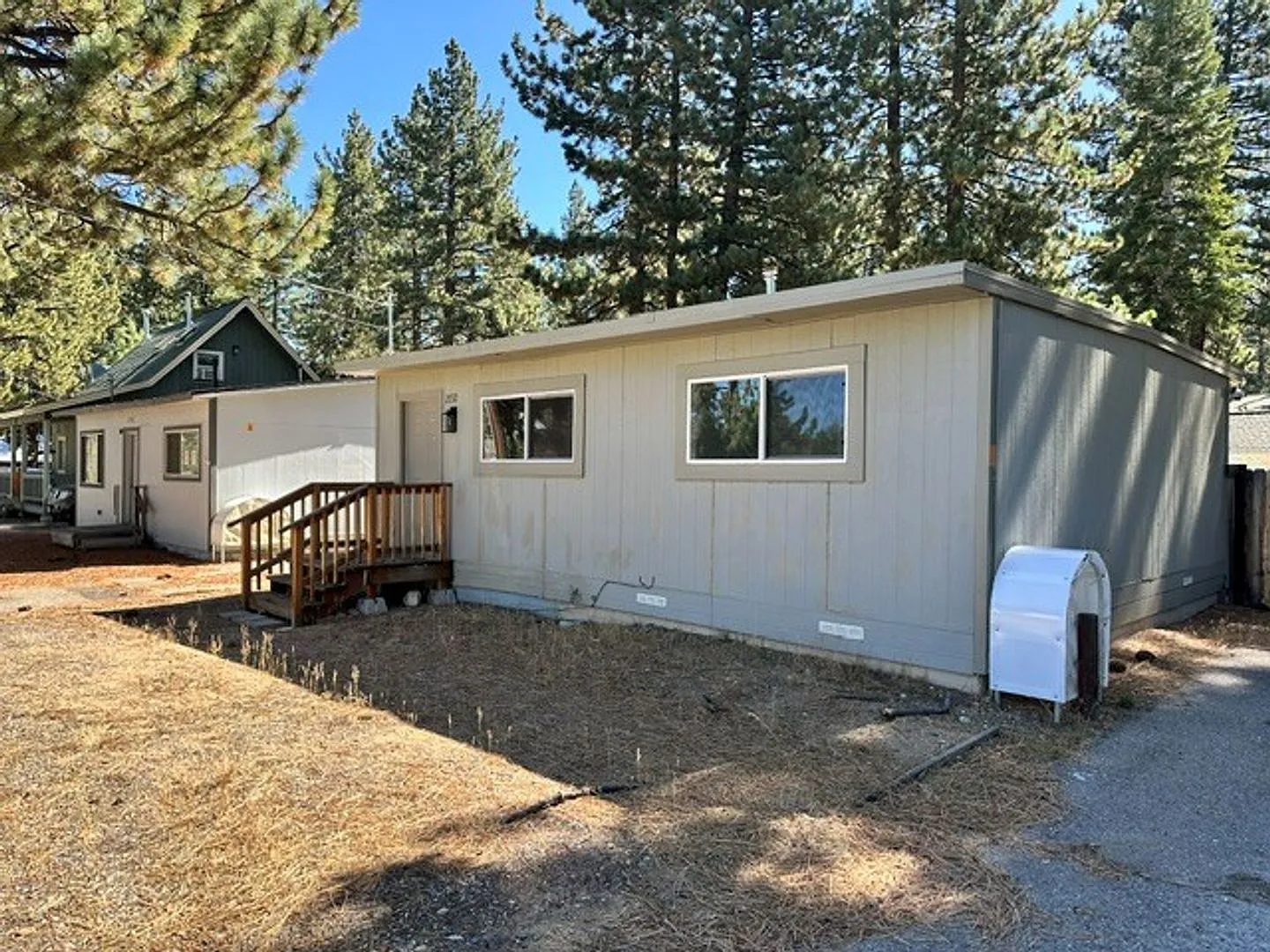 Nicely updated 2Bd 1Ba home available now for a longterm lease! Call today to view. — Photo 1