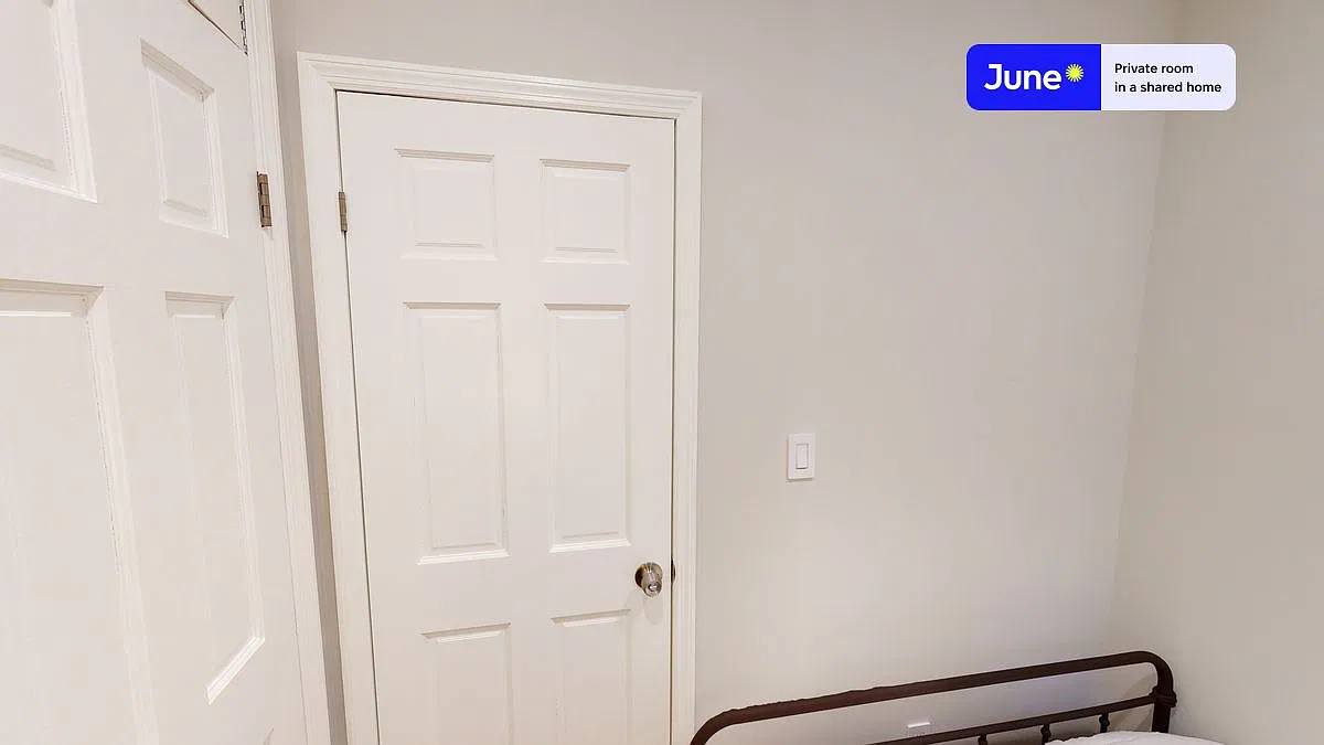 Full bedroom in 3 bed/1 bath home in Hamilton Heights #795 C — Photo 4