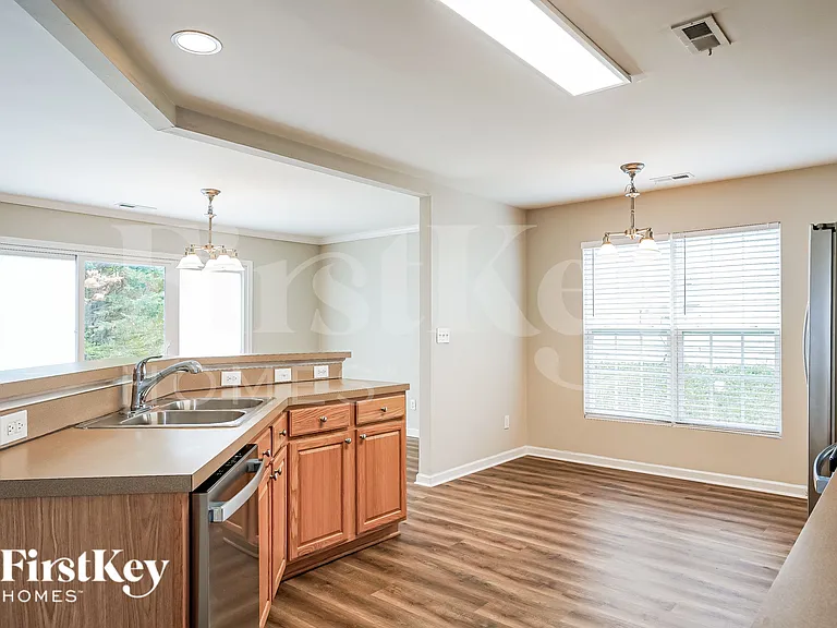 5048 Babbling Brook Dr — Photo 9