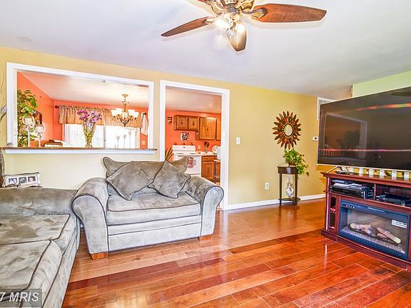 3rd image of 13721 Mellowdew Ct