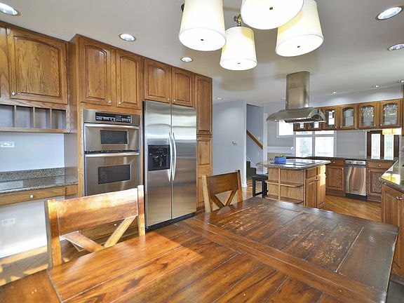 4th image of 3870 Jarvis Ave