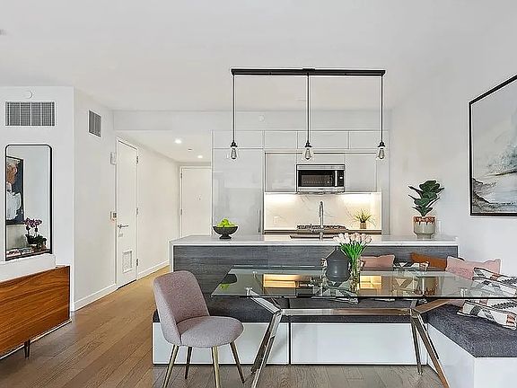 4th image of 505 W 43rd St #4F