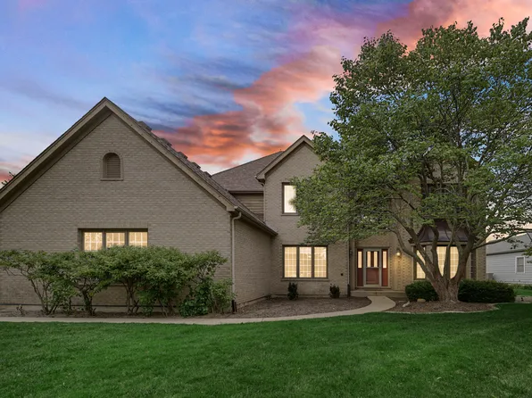 541 Clover Dr, Algonquin, IL 60102