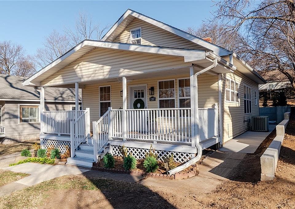 1st image of 1207 Atchison St