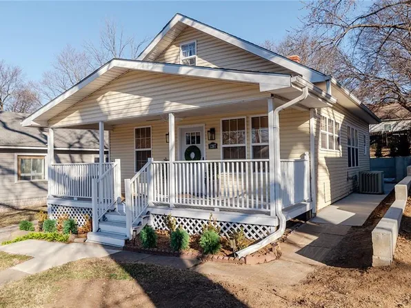 1207 Atchison St, Atchison, KS 66002