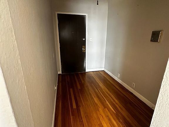 3rd image of 2828 S Moreland Blvd