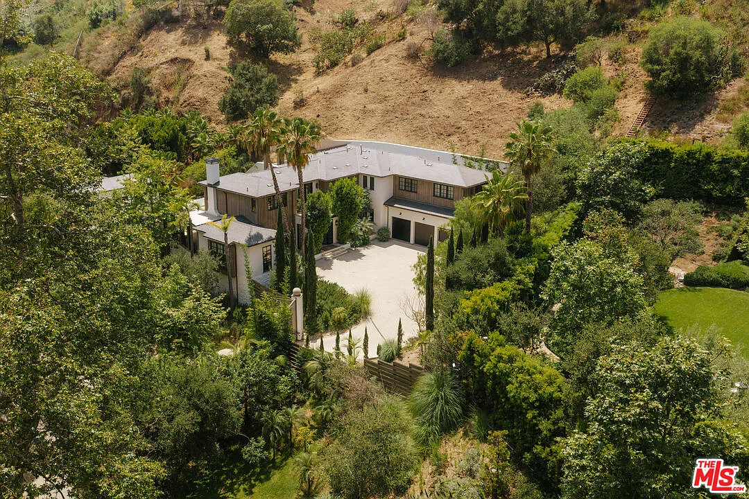 8 bed, 11.0 bath, 10000 sqft, $85,000 — Photo 1