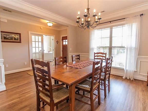 4th image of 106 Waltzing Vine Ln