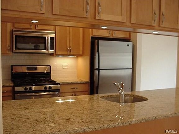 3rd image of 141 Main St APT E