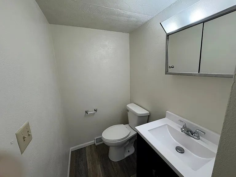 641-725 W 61st St — Photo 12