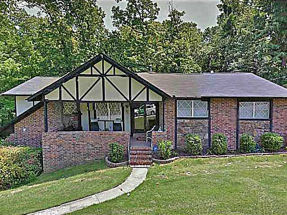 3rd image of 825 N Lakeview Dr