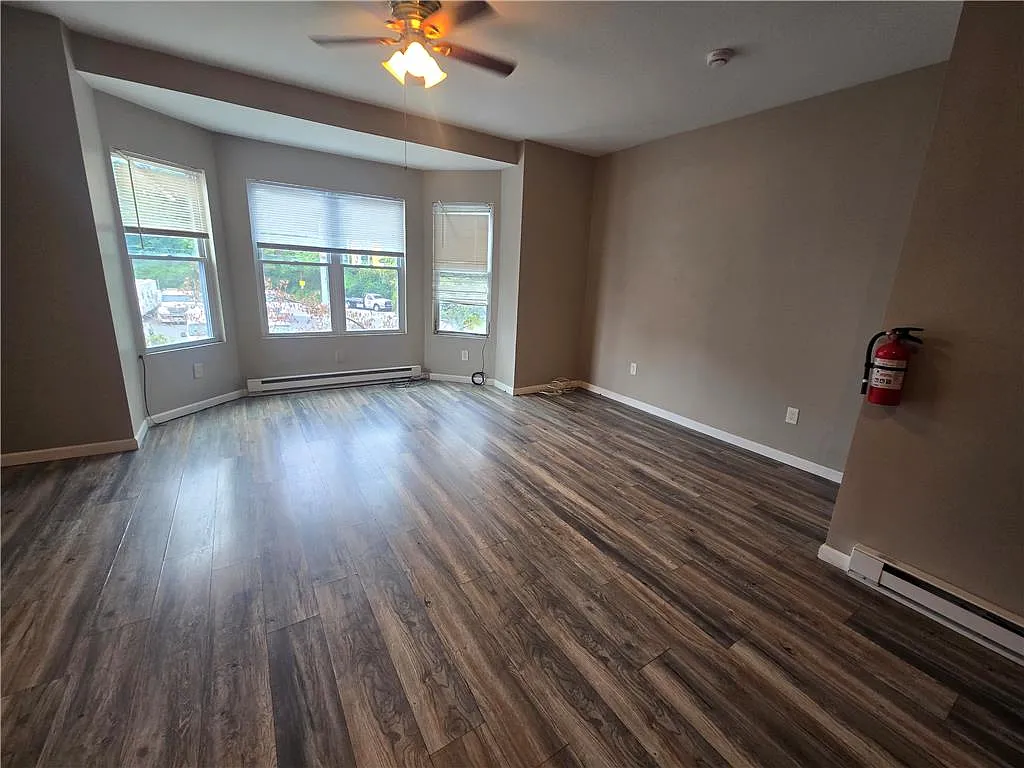 1 bed, 1.0 bath, $1,150 — Photo 3