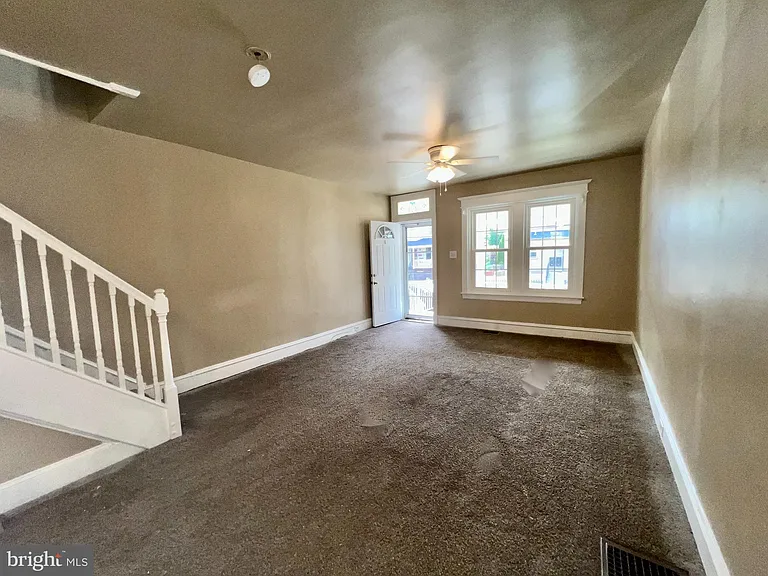 40 Lincoln Ave — Photo 3