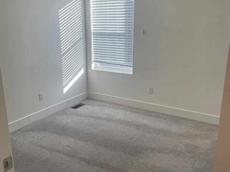 3351 E Kathaway Ln — Photo 5