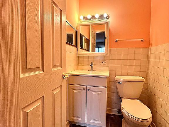 3rd image of 214 Klein Creek Ct APT 6F