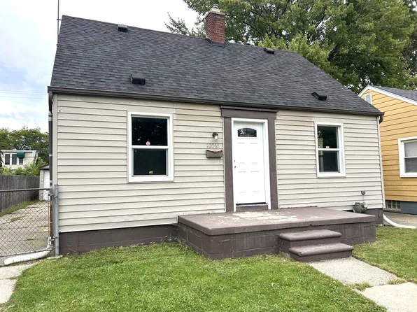 22066 Lambrecht Ave, Eastpointe, MI 48021