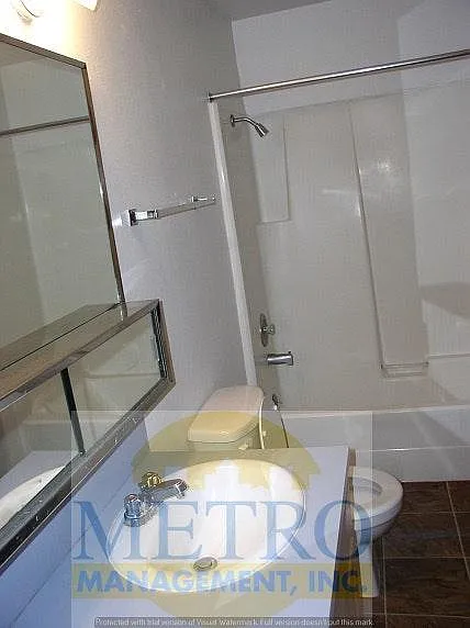 6655 W Denton Ln — Photo 8