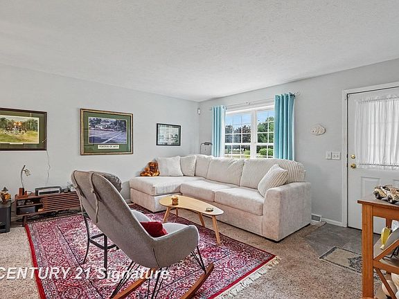 3rd image of 512 Hampton Lake Dr