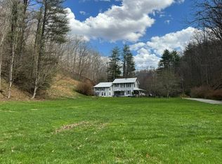 1173 Poca Rd, Looneyville, WV 25259