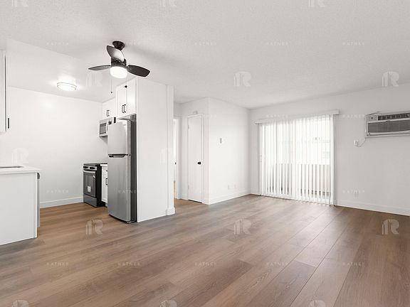3rd image of 18657 Collins St #19