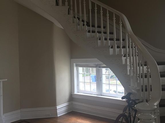 3rd image of 185 E Maxwell St APT 5