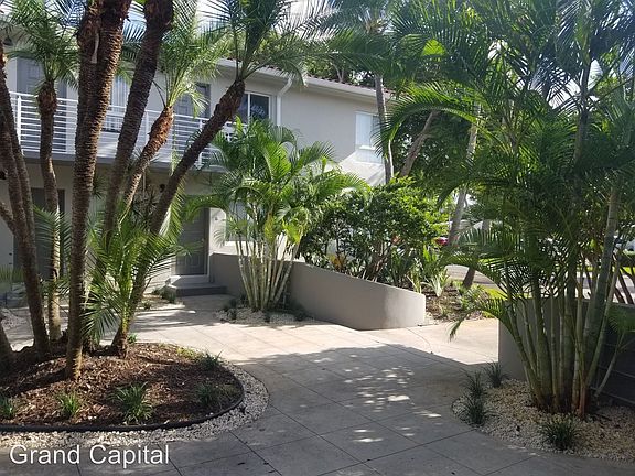 2nd image of 701 NE 16th Ave APT 5