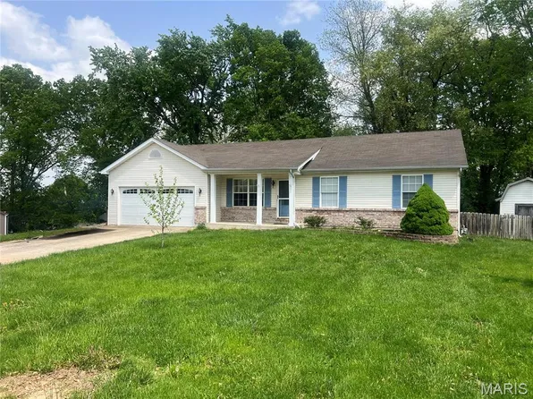 348 Fourbush Ct, Winfield, MO 63389