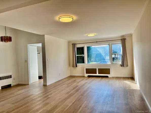 (undisclosed Address), East Meadow, NY 11554