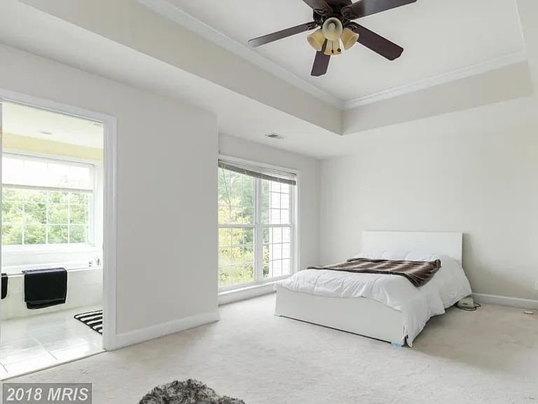 2464 Acorn Hollow Ln — Photo 5