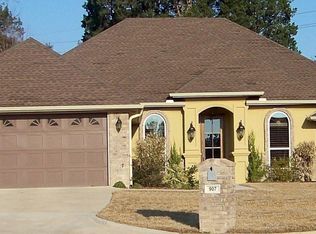 907 Woodridge Cir, Longview, TX 75601