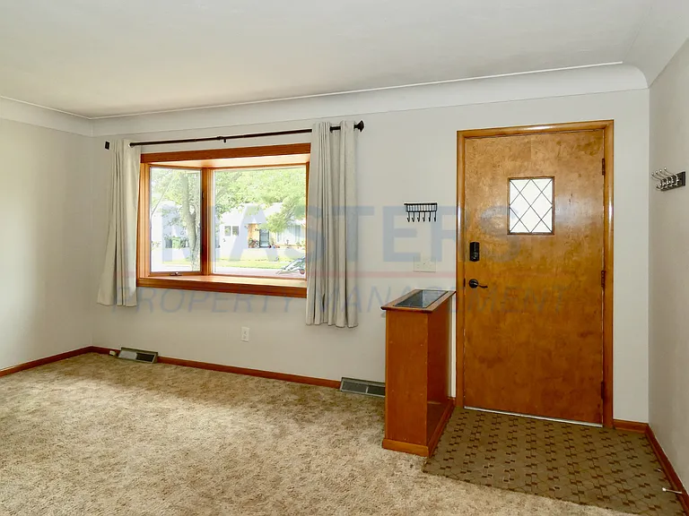 1028 Rosedale St — Photo 2