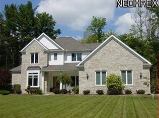 1083 River Run Dr, Macedonia, OH 44056
