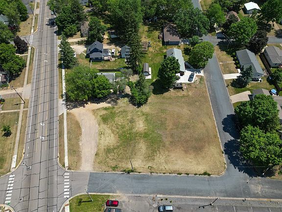 4th image of 1406 Stout Road