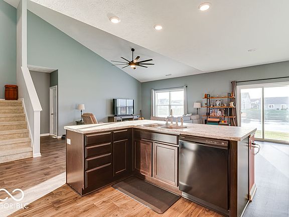 5th image of 578 N Crystal Dr