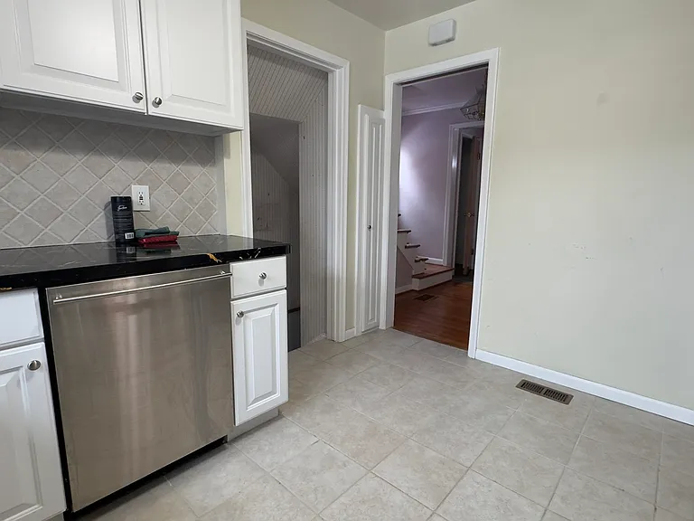 18270 Spring Ct S — Photo 7