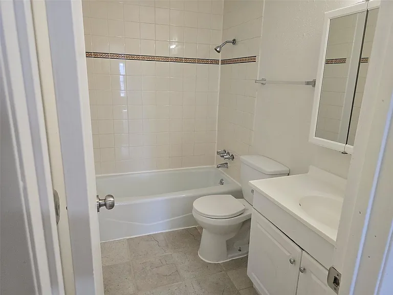 7108 Creekside Dr #B — Photo 10