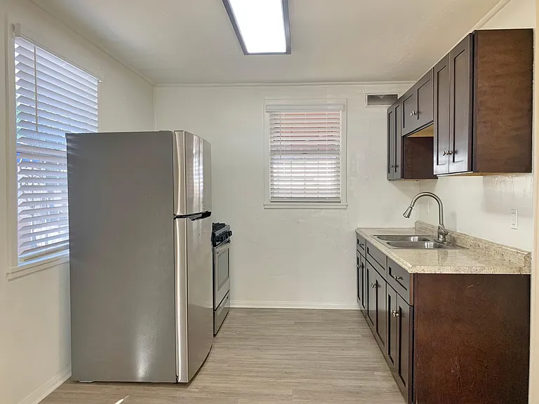 Eat-in Kitchen