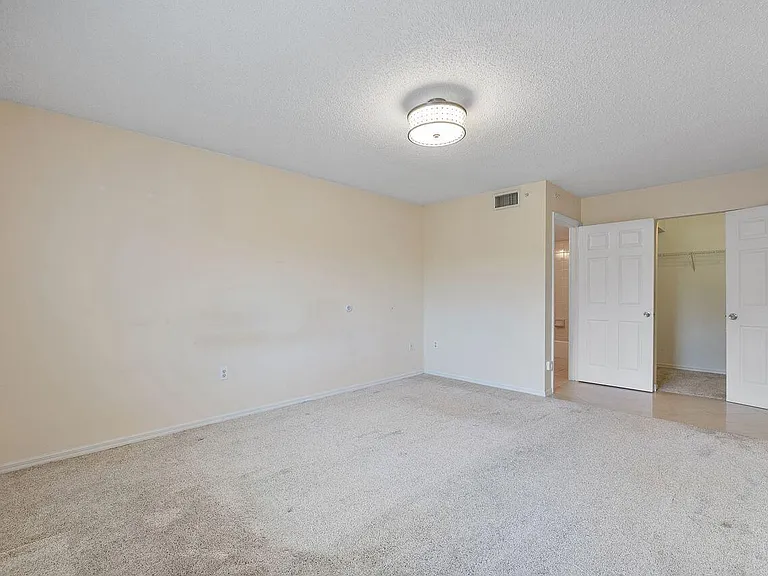 5011 Wiles Rd #303 — Photo 2